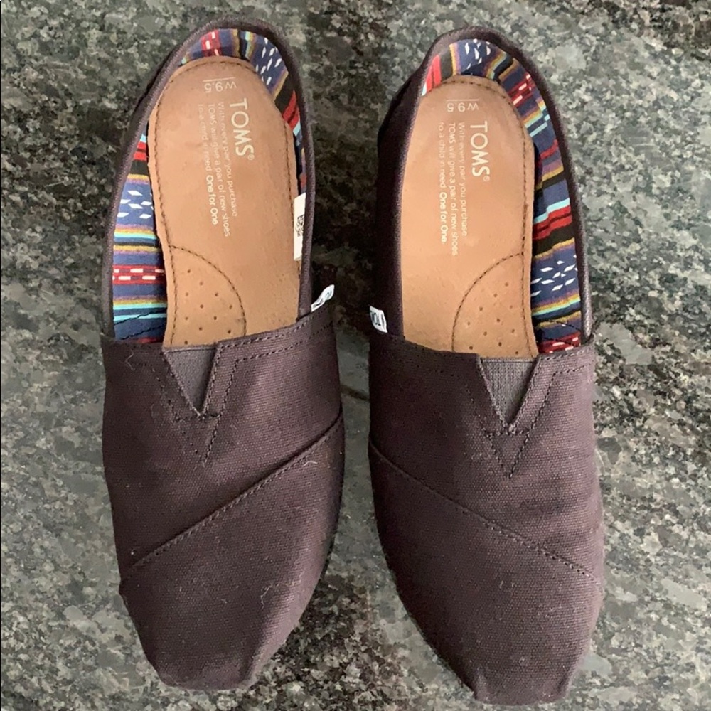 Tom Classic Slip On NEW Size 9.5